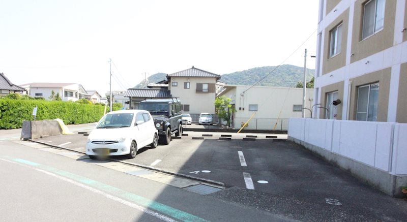 パミール香貫 駐車場