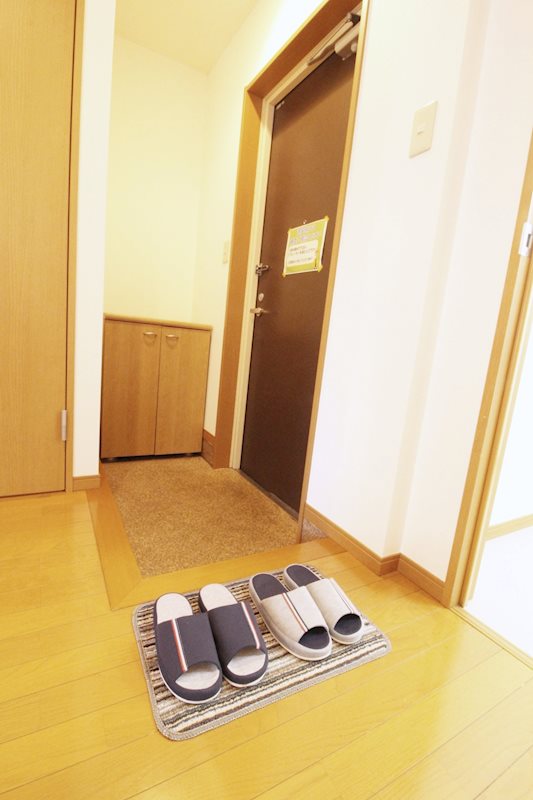 ウィン・ロイヤルプラザ加藤学園前 玄関