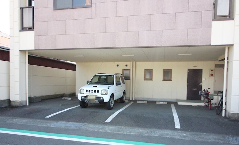 ファランドールエバラ 駐車場