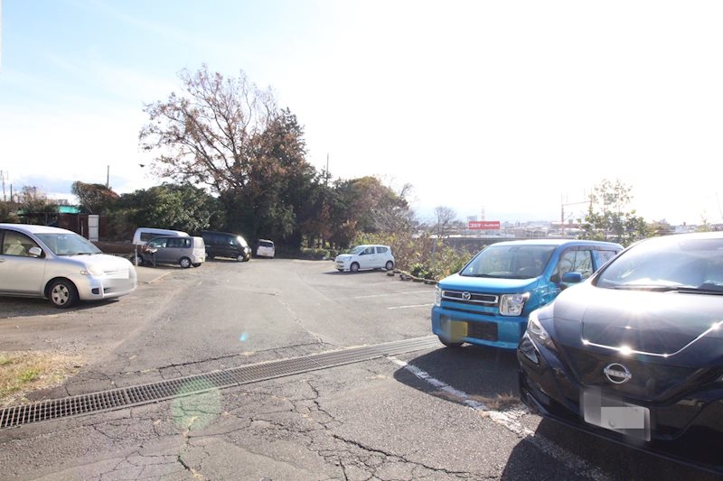 ヴィラ松沢Ｂ 駐車場