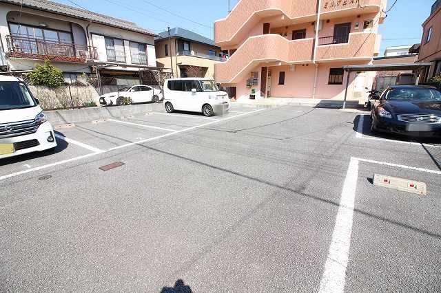 ミルウエスト 駐車場