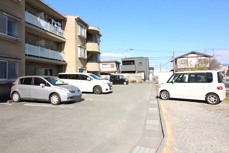 コーポラスシーダー 駐車場