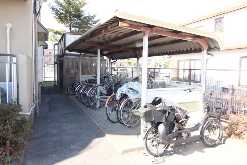 コーポラスシーダー 駐輪場
