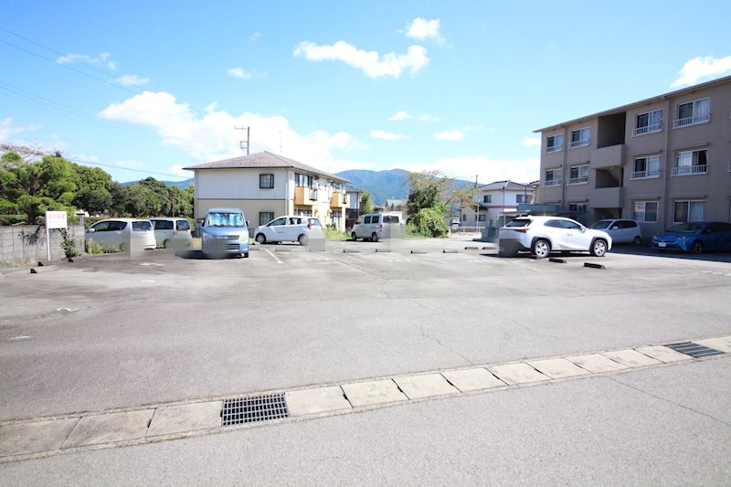 ヴィレッジセリザワ 駐車場