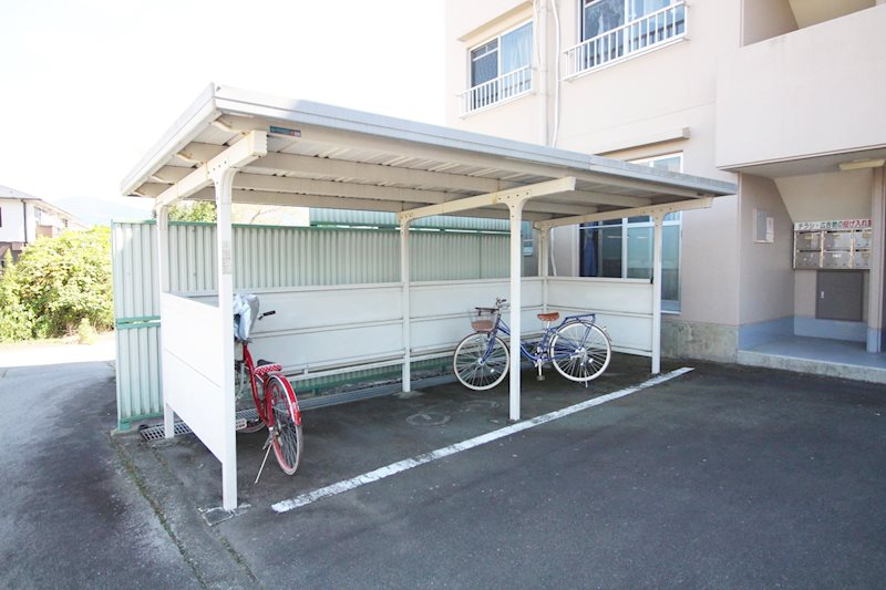 ヴィレッジセリザワ 駐輪場